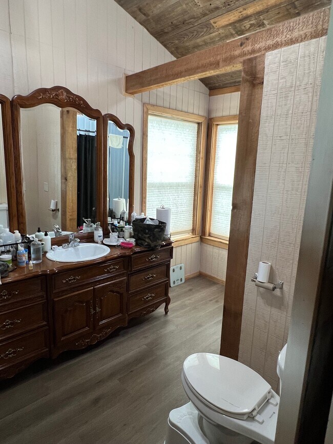 Master bath - 5637 FM 813