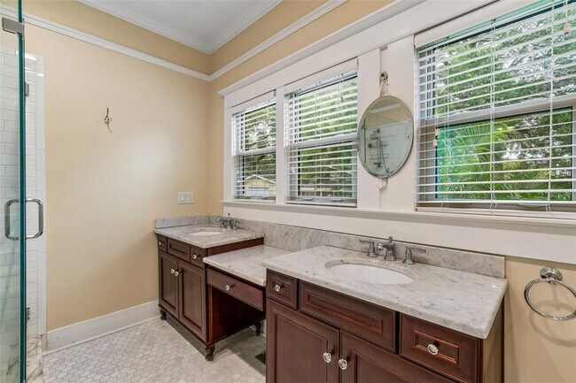 Building Photo - 1107 W Horatio St