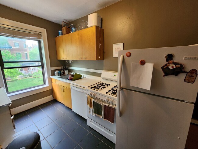 Building Photo - 2200 Dupont Ave S