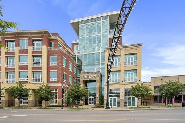 Primary Photo - 1145 N High St