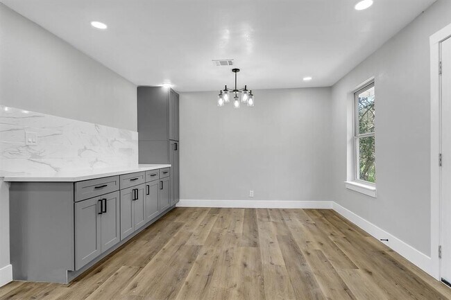 Building Photo - 7609 St Lo Rd