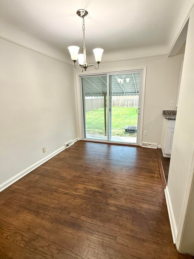 Building Photo - 1828 Thomas Ave