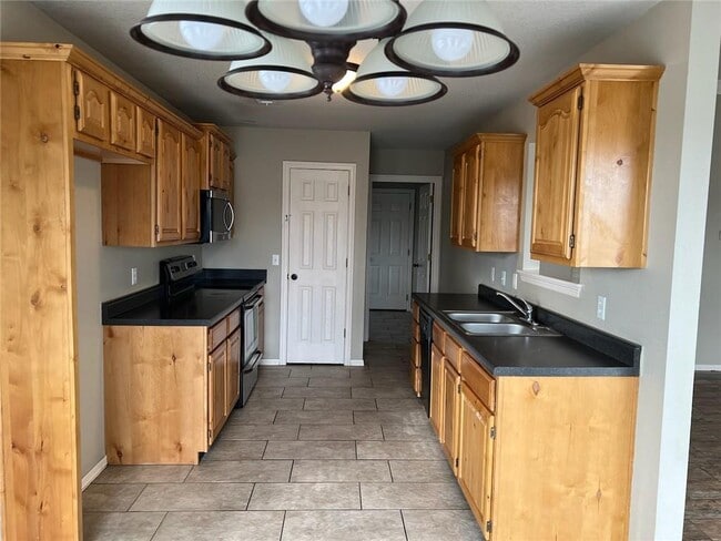 Building Photo - 3101 Brushwood Ave