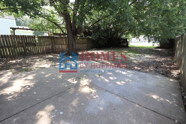 Building Photo - Two Bedroom House | Updated w/ Appliances