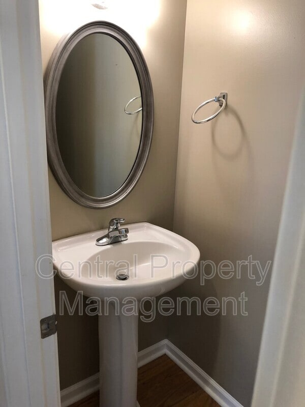 Building Photo - 547 Clairidge Dr