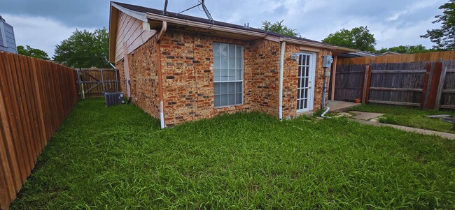 Building Photo - 1522 Butterfield Dr