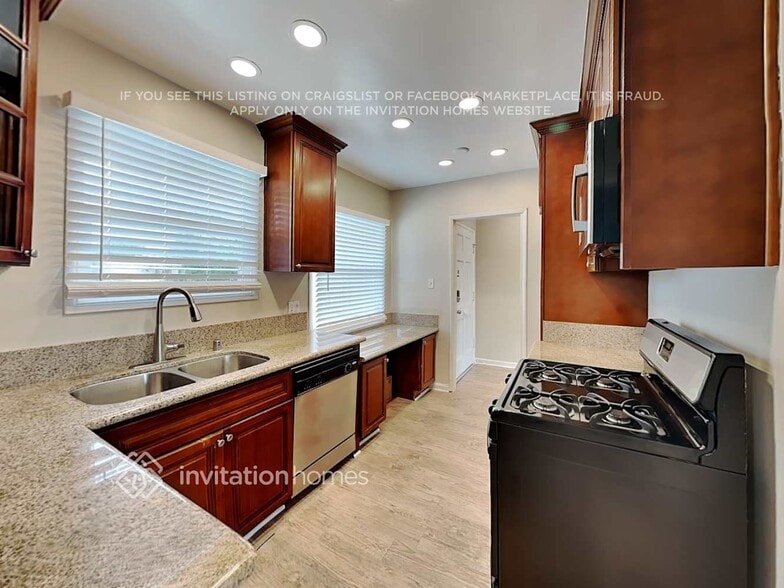 Building Photo - 18147 Archwood St