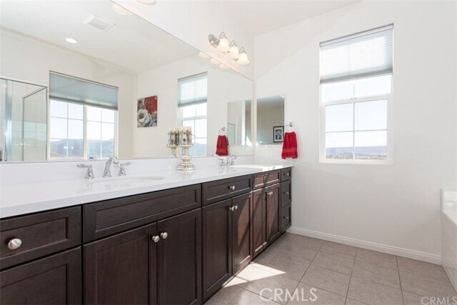 Building Photo - 24125 Montecito Dr