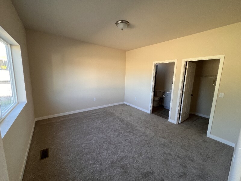 Building Photo - 816-818 S Knox Dr