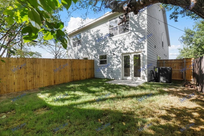 Building Photo - 2025 Grainger St