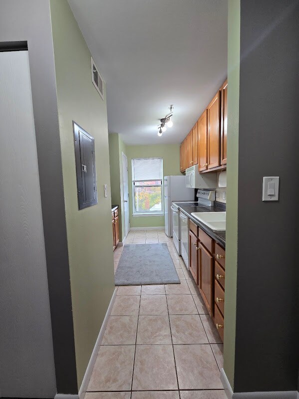 Building Photo - 3255 Kirchoff Rd