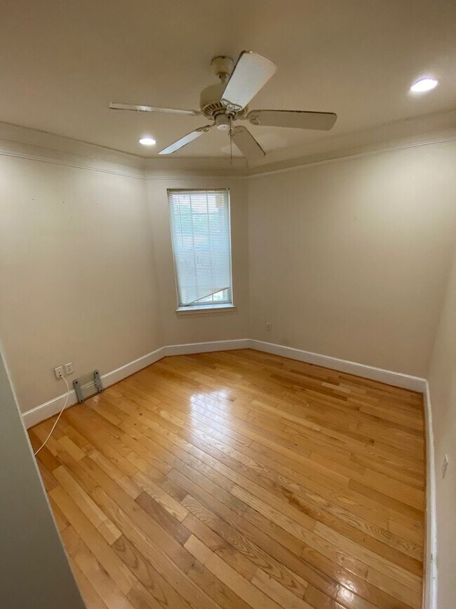 Building Photo - 1521 3rd St NW