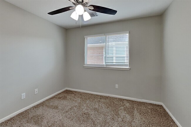 Building Photo - 12827 Deer Cove Ln