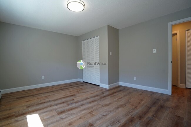 Building Photo - 965 Fellsway