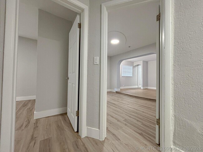 Building Photo - 6720 SW 17th St