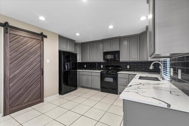 Building Photo - 16218 Bunker Ridge Rd