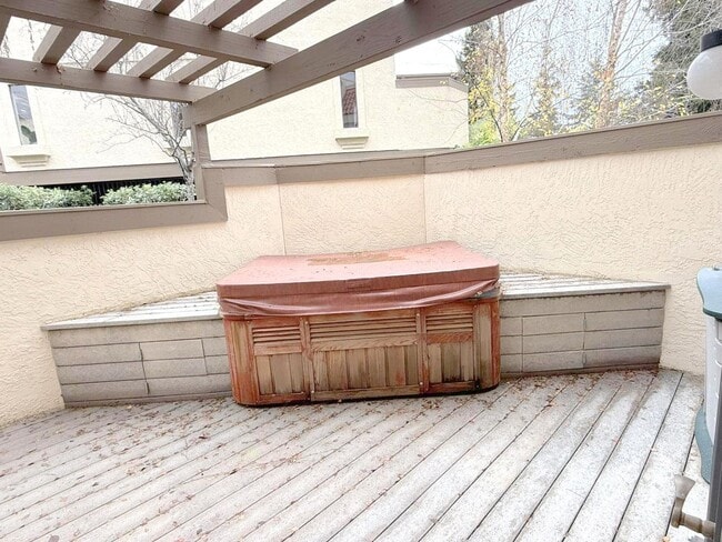 Building Photo - Excellent Location! Near BART, Downtown! Main Chance Estates Townhouse