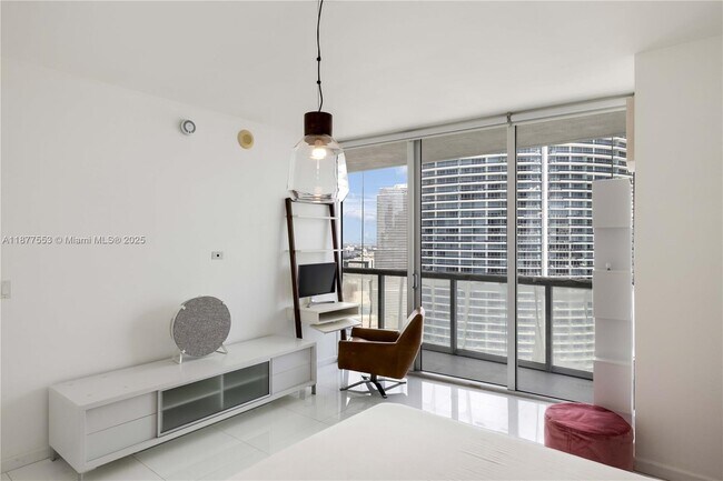 Building Photo - 475 Brickell Ave