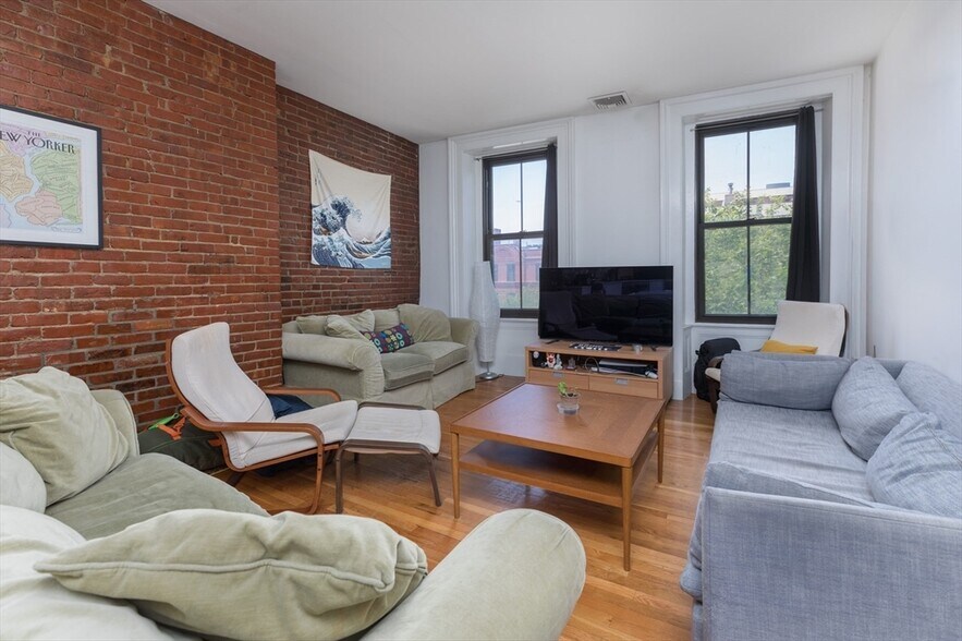 Primary Photo - 1666 Washington St
