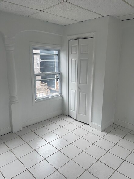 Building Photo - 151 Crawford St