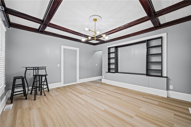 Building Photo - 325 1st St