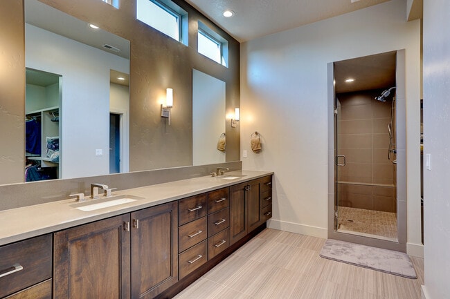 Building Photo - 3045 S Shadywood Way