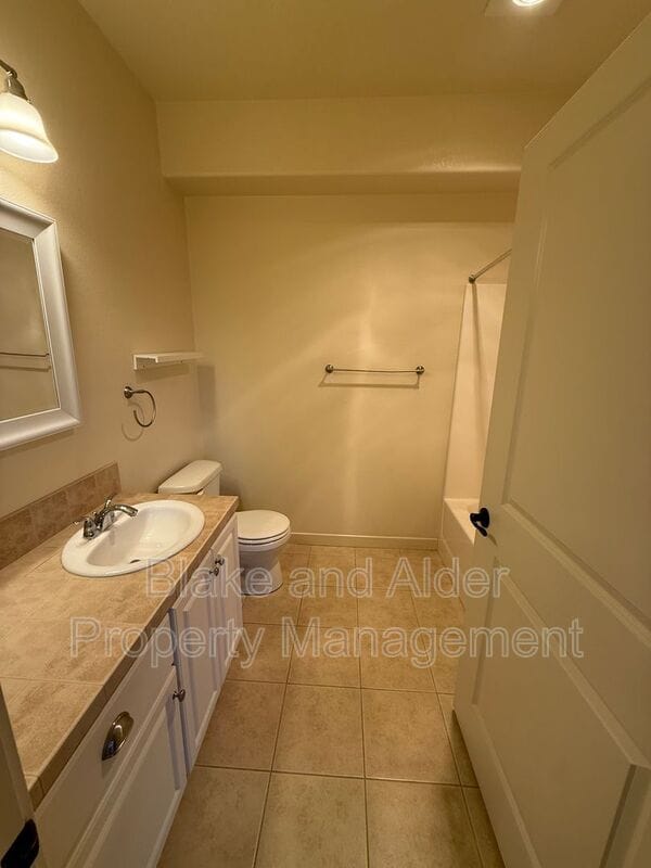 Building Photo - 8758 NE Delamere Way