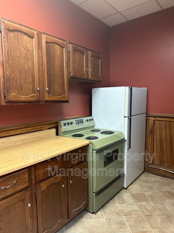 Building Photo - 221 Temple St