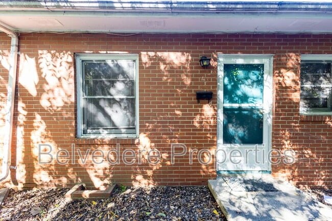 Building Photo - 207 Leftwich St