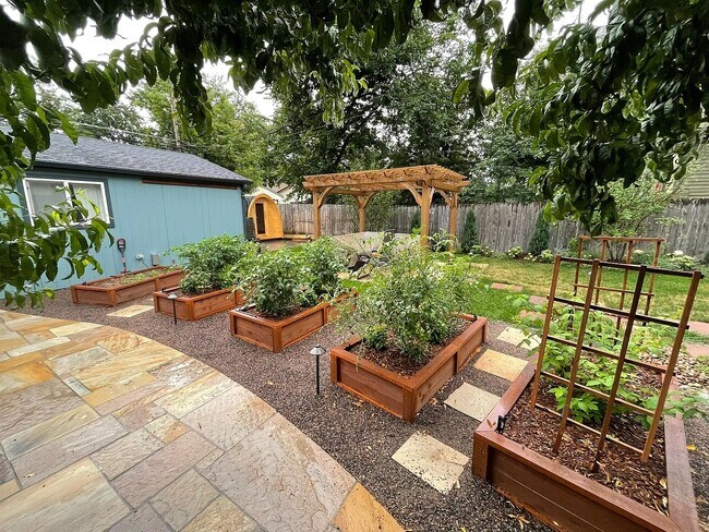 Building Photo - 4188 Winona Ct