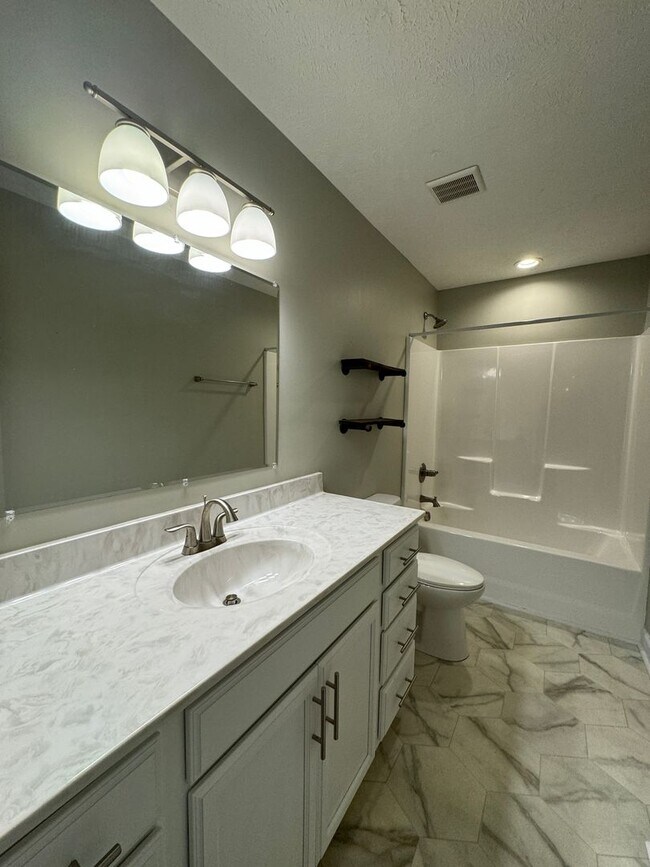Building Photo - Beautiful 3 Bed 2 Bath Home in Jack Britt