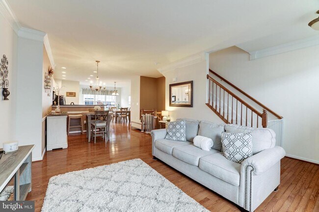 Building Photo - 575 Edmonton Terrace NE