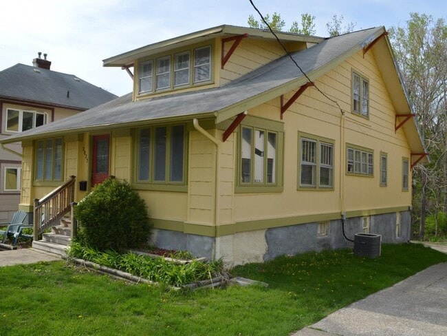 Primary Photo - 3827 University Ave
