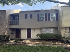 Building Photo - 12925 Trail Hollow Dr