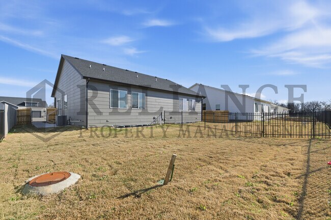 Building Photo - 5259 N Pinecrest Ct