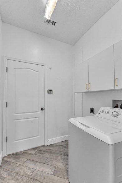 Building Photo - 2031 Wintermere Pointe Dr