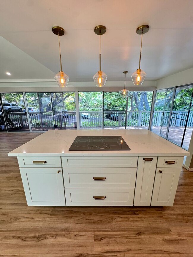 Building Photo - 3 BED, 2 BATH, 2 Parking with AC- Kalani Iki Estates