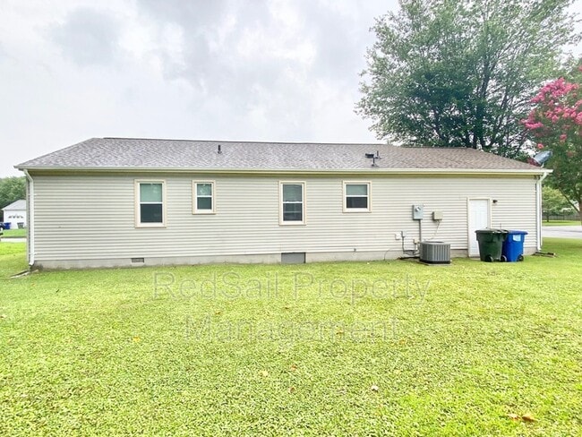 Building Photo - 180 Lori Cir