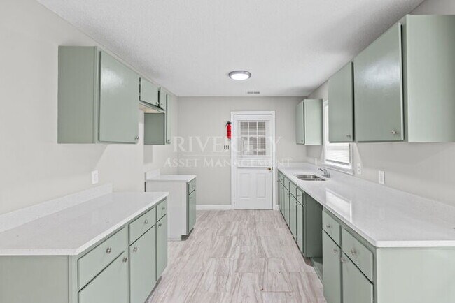 Building Photo - WHITEHAVEN GEM!!!! SECTION 8 WELCOMED !!!