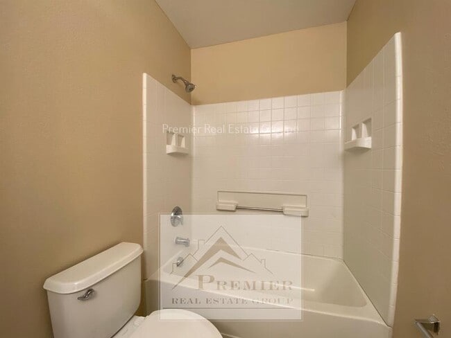 Building Photo - 10527 Country Park Pt