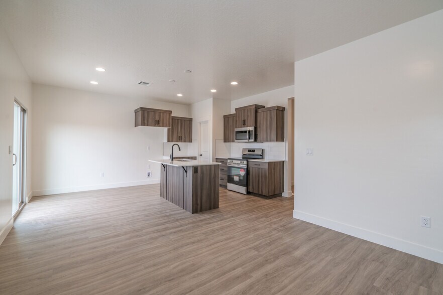 Building Photo - 5680 S Duel Ln