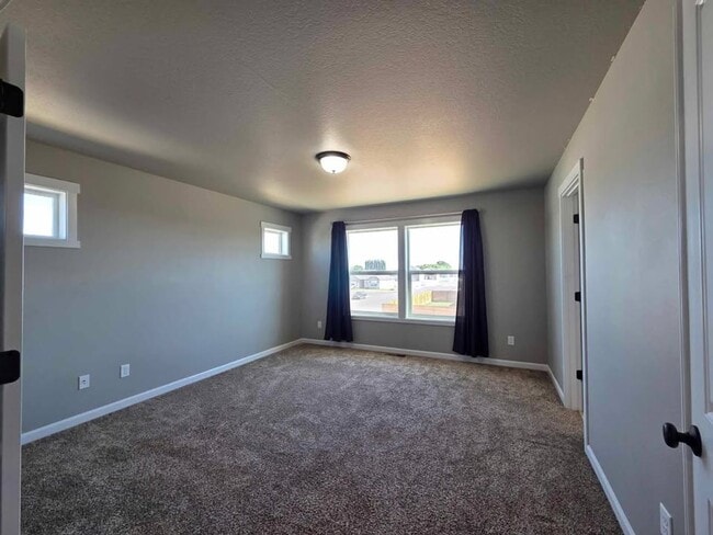 Building Photo - Stunning 3 Bedroom Home In Quincy!