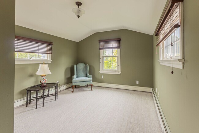 Building Photo - Fully Renovated 2-Bedroom Apartment – Locust Valley, NY