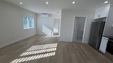 Building Photo - 907 Herbine St