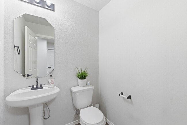 Building Photo - 8027 Dauntless Dr