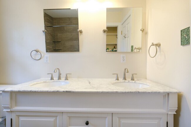 Building Photo - 54 Whitehead Dr