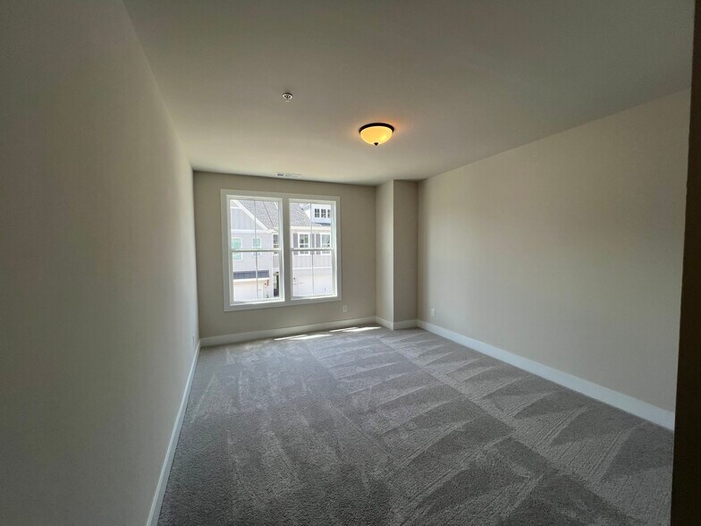 Building Photo - 1245 Willowcrest Way