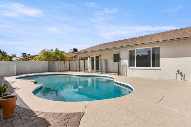 Building Photo - 6021 E Acoma Dr