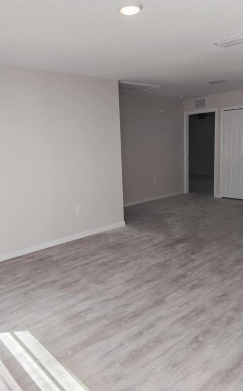 Building Photo - 9426 N Manashee Dr