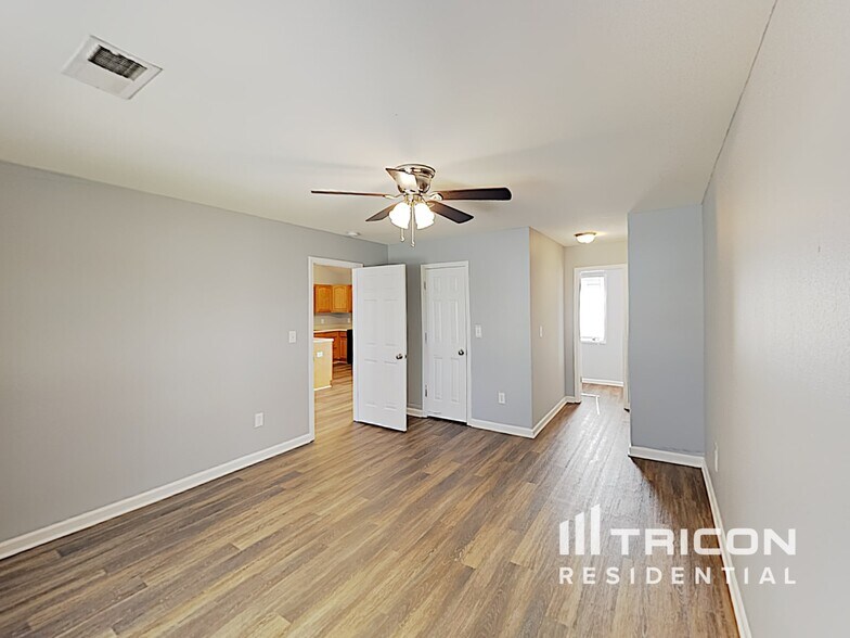 Building Photo - 1130 Waverly Pl Dr